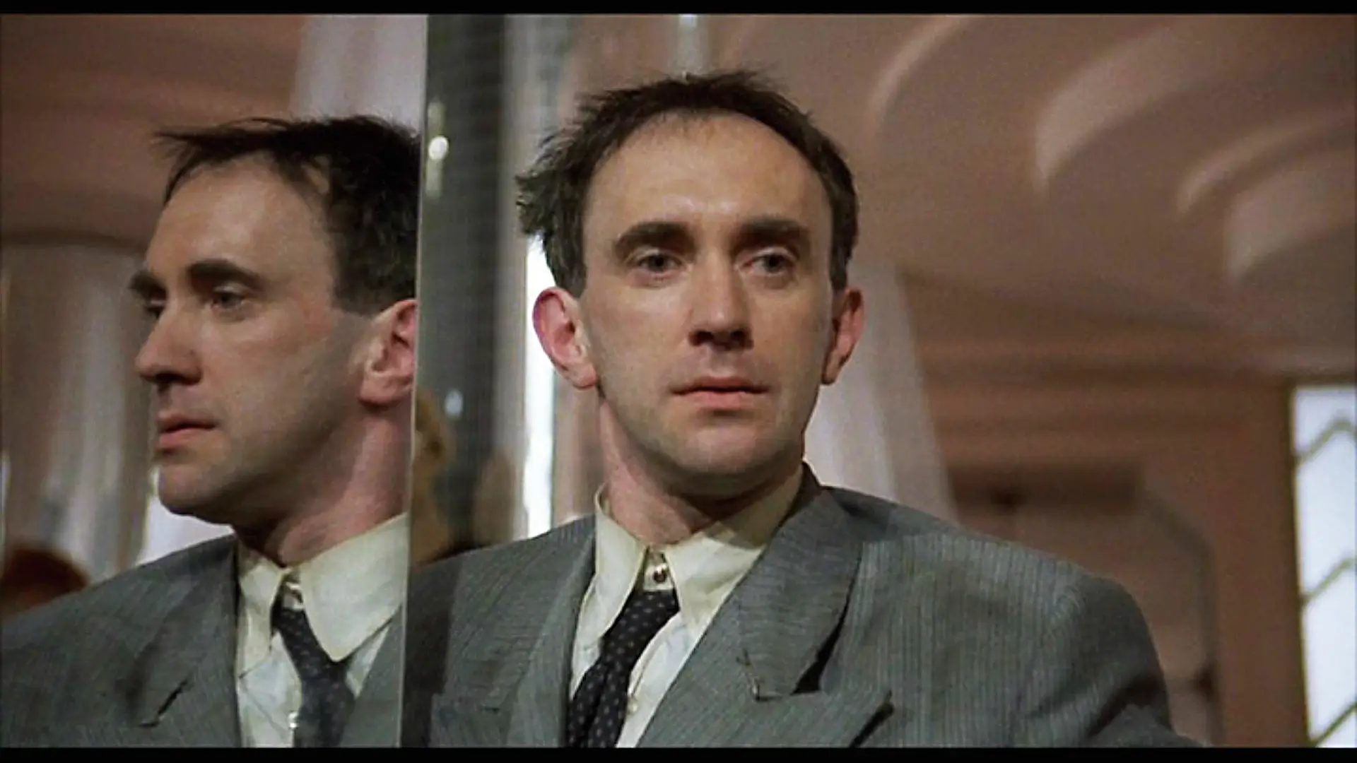 Sam Lowry (Jonathan Price) em “Brazil: O Outro Lado do Sonho”, de Terry Gilliam
