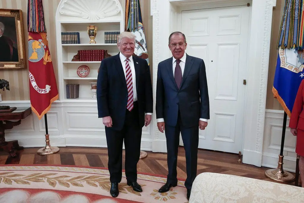 Russos dizem que afastamento do diretor do FBI é “assunto interno” dos Estados Unidos