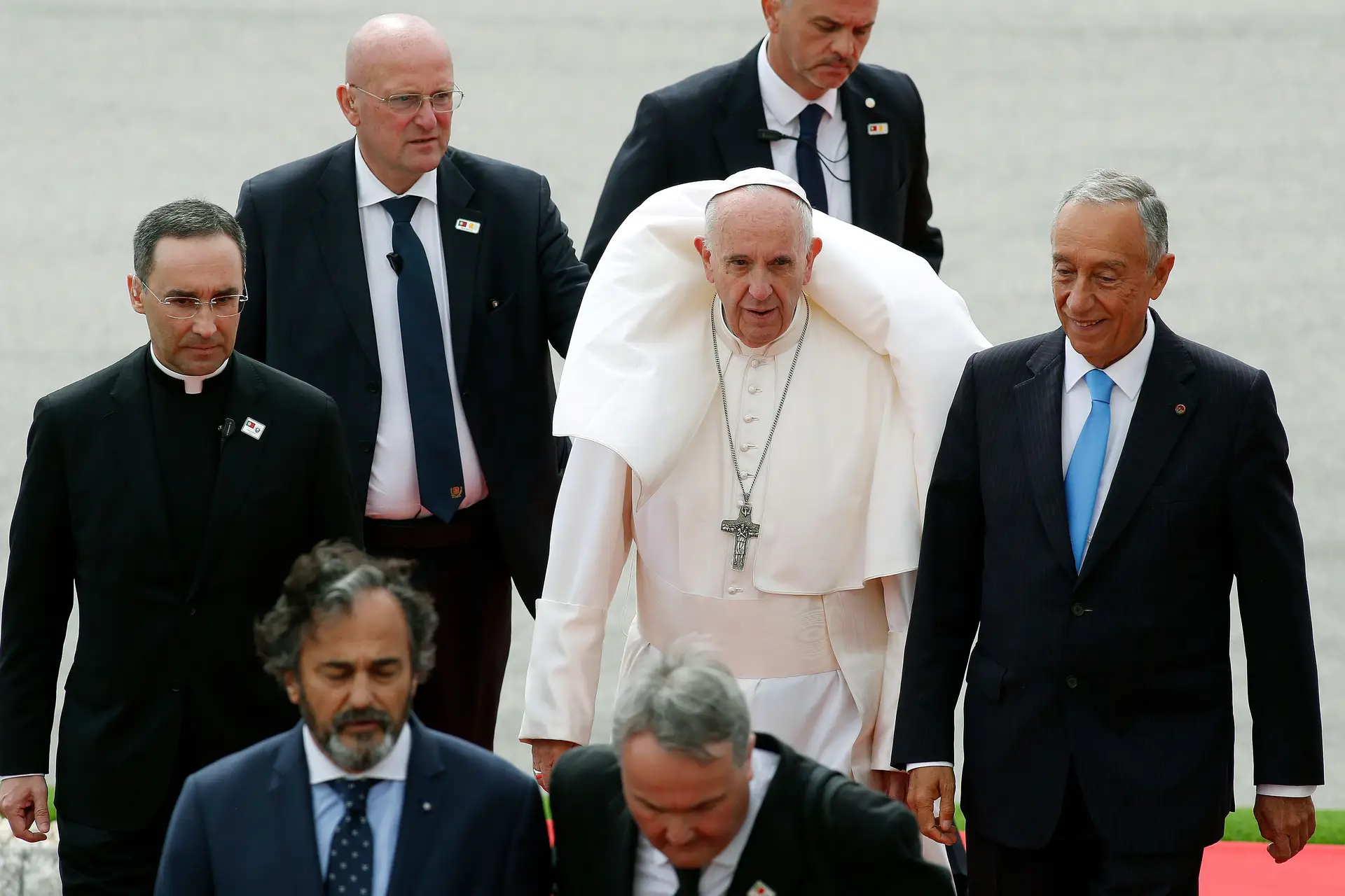 Expresso As imagens dos primeiros minutos do Papa em Portugal