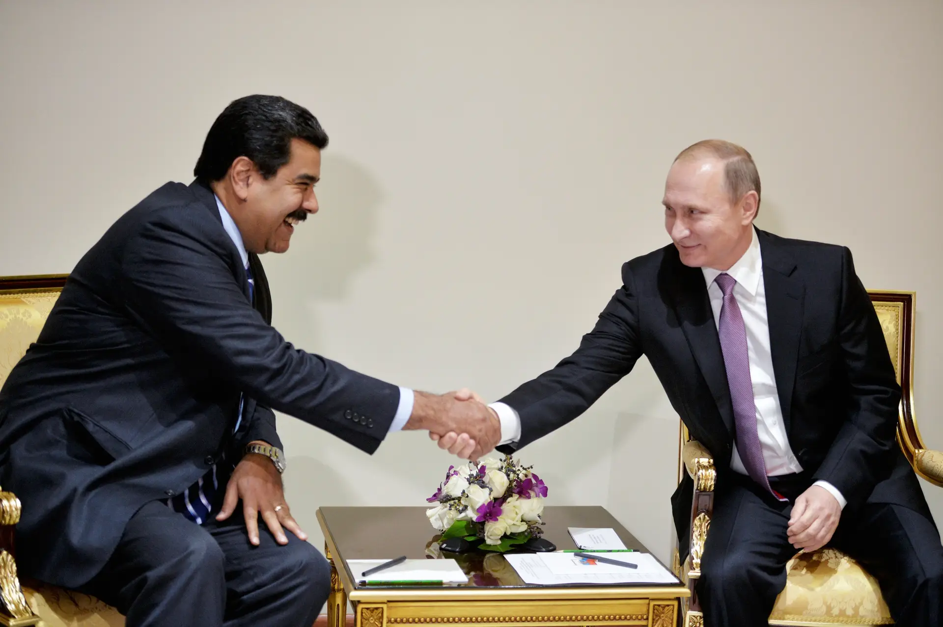 Putin convida Maduro para cimeira dos BRICS em outubro