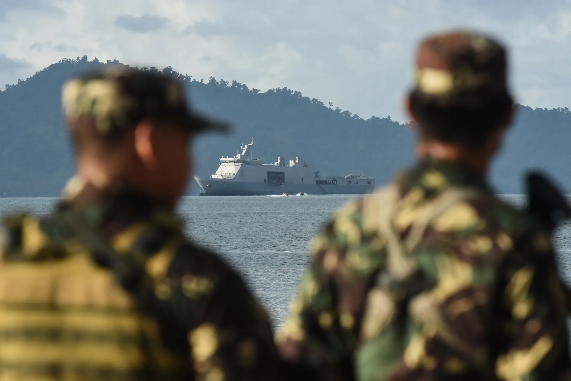 China acusa navio da Marinha dos EUA de “entrar ilegalmente” no Mar do Sul da China