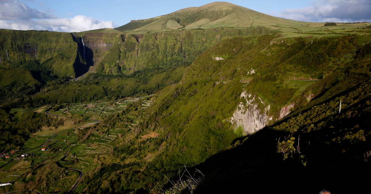 Flores and Corvo under yellow warning due to rough seas