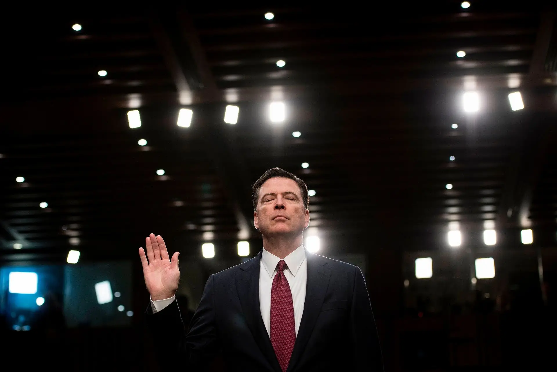 Ex-diretor do FBI, afastado recentemente do cargo por Donald Trump, contou a sua verdade num depoimento público no Senado dos EUA. Comey não tem dúvidas de que o governo russo tentou mesmo influenciar as eleições norte-americanas