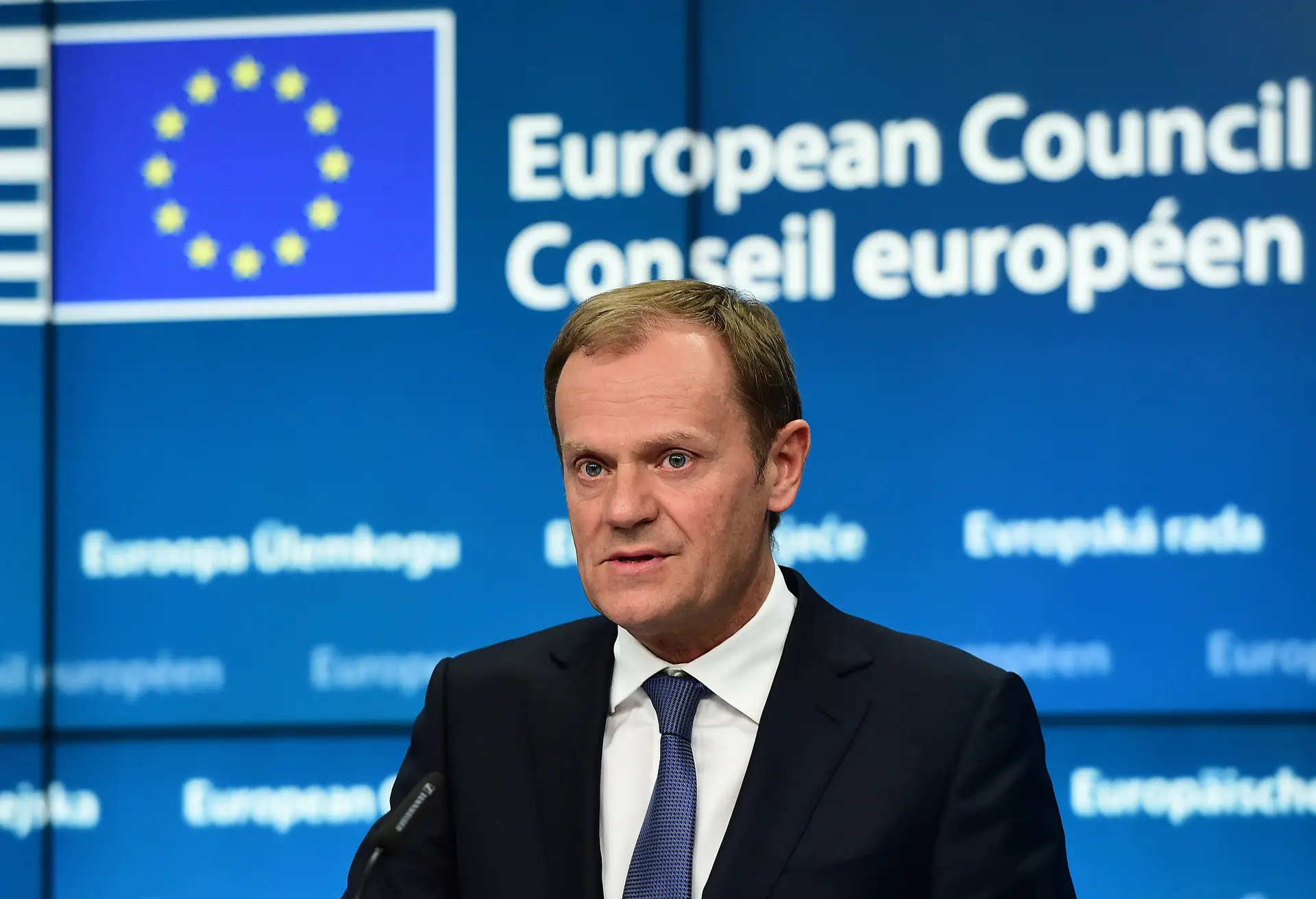 Tusk diz que Moscovo “muito provavelmente” envenenou ex-espião 