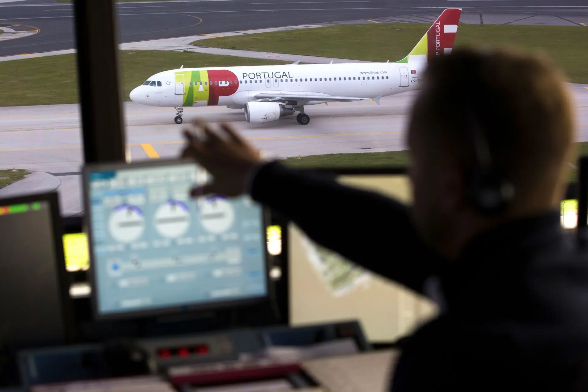 Sistema de navegação aérea instalado com normalidade no aeroporto, e sem voos noturnos extra