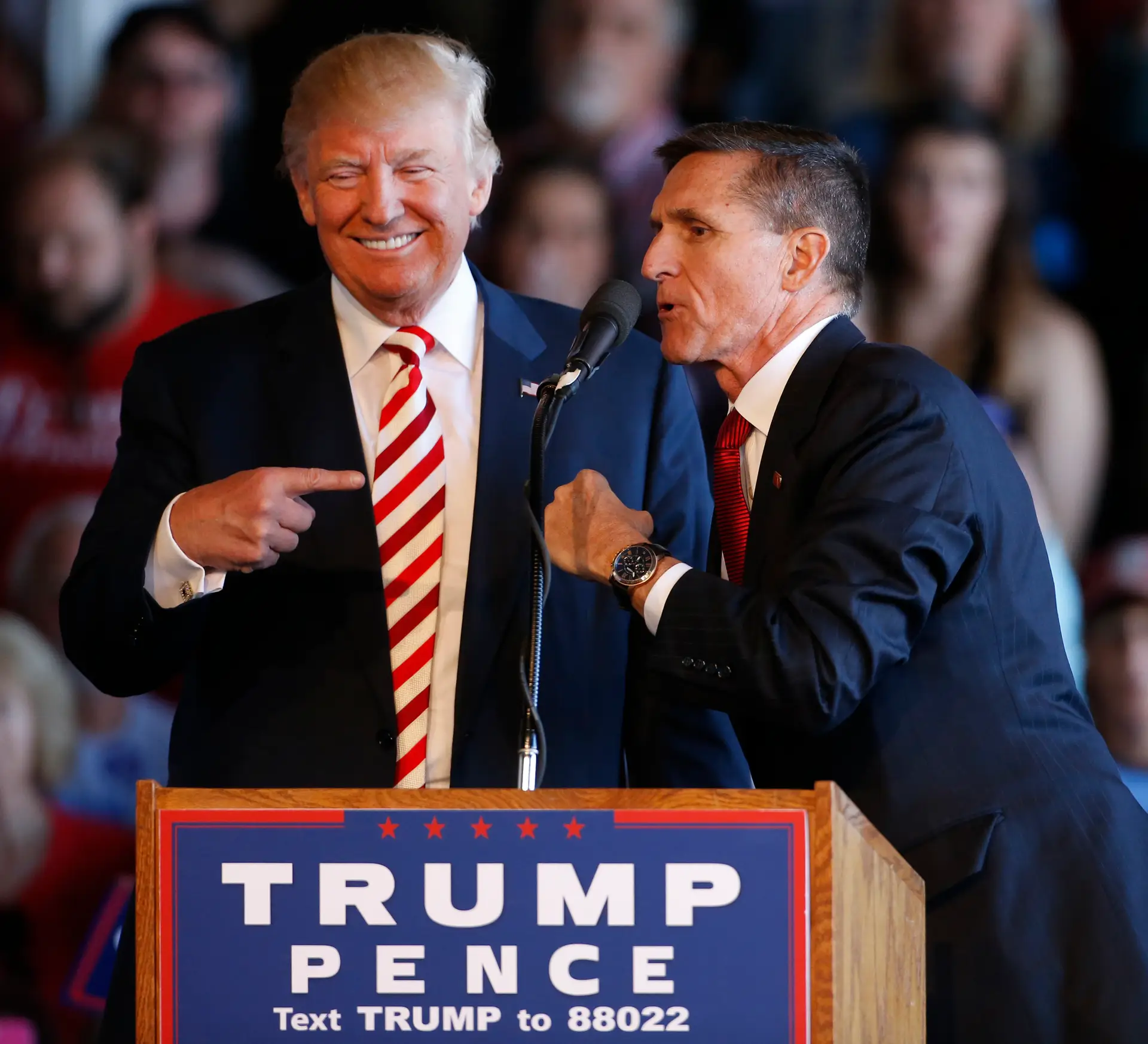 Donald Trump e Michael Flynn em campanha