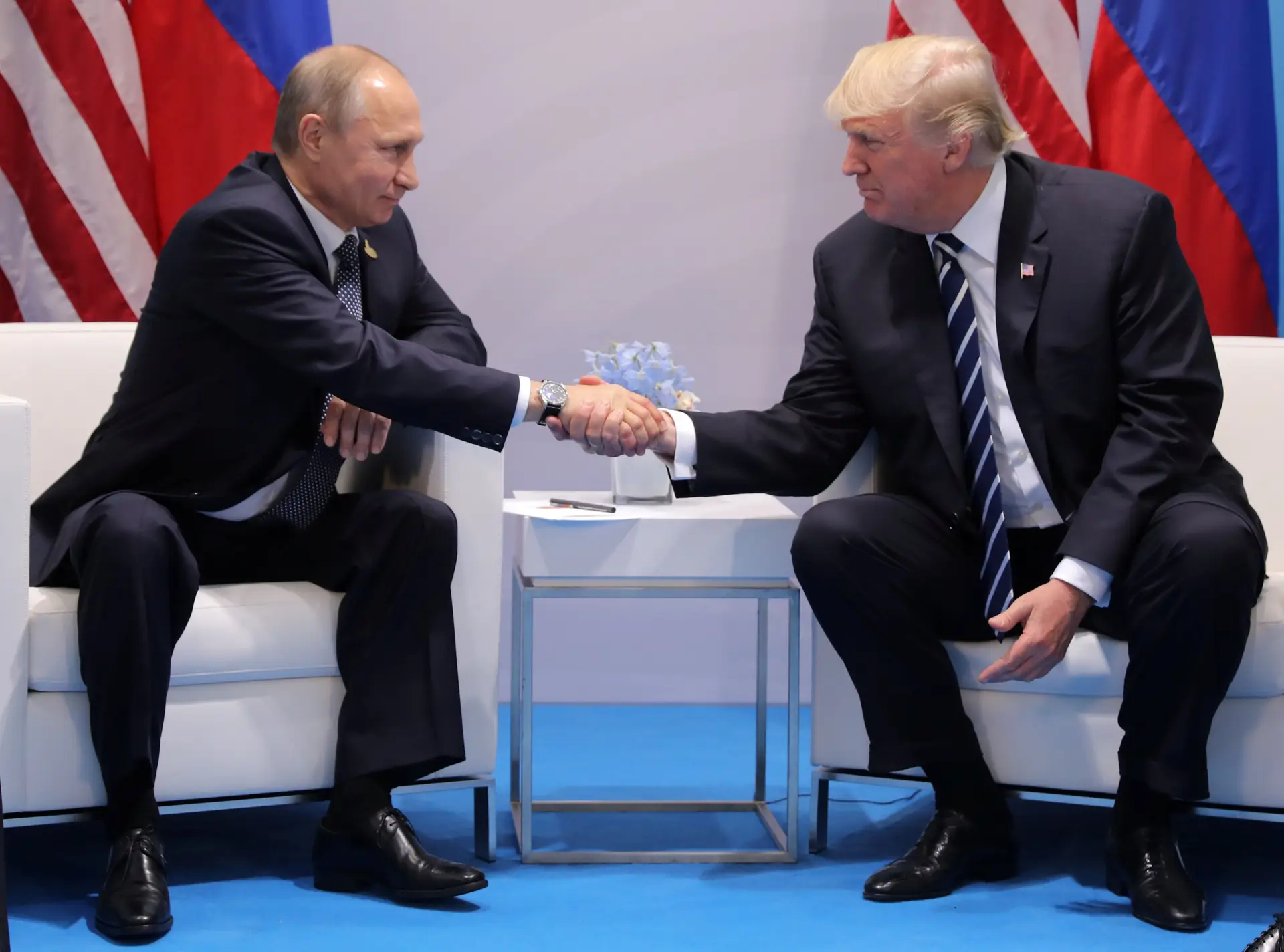 “Sr. Putin, é uma honra estar consigo”: uma frase, uma imagem e um aperto de mão