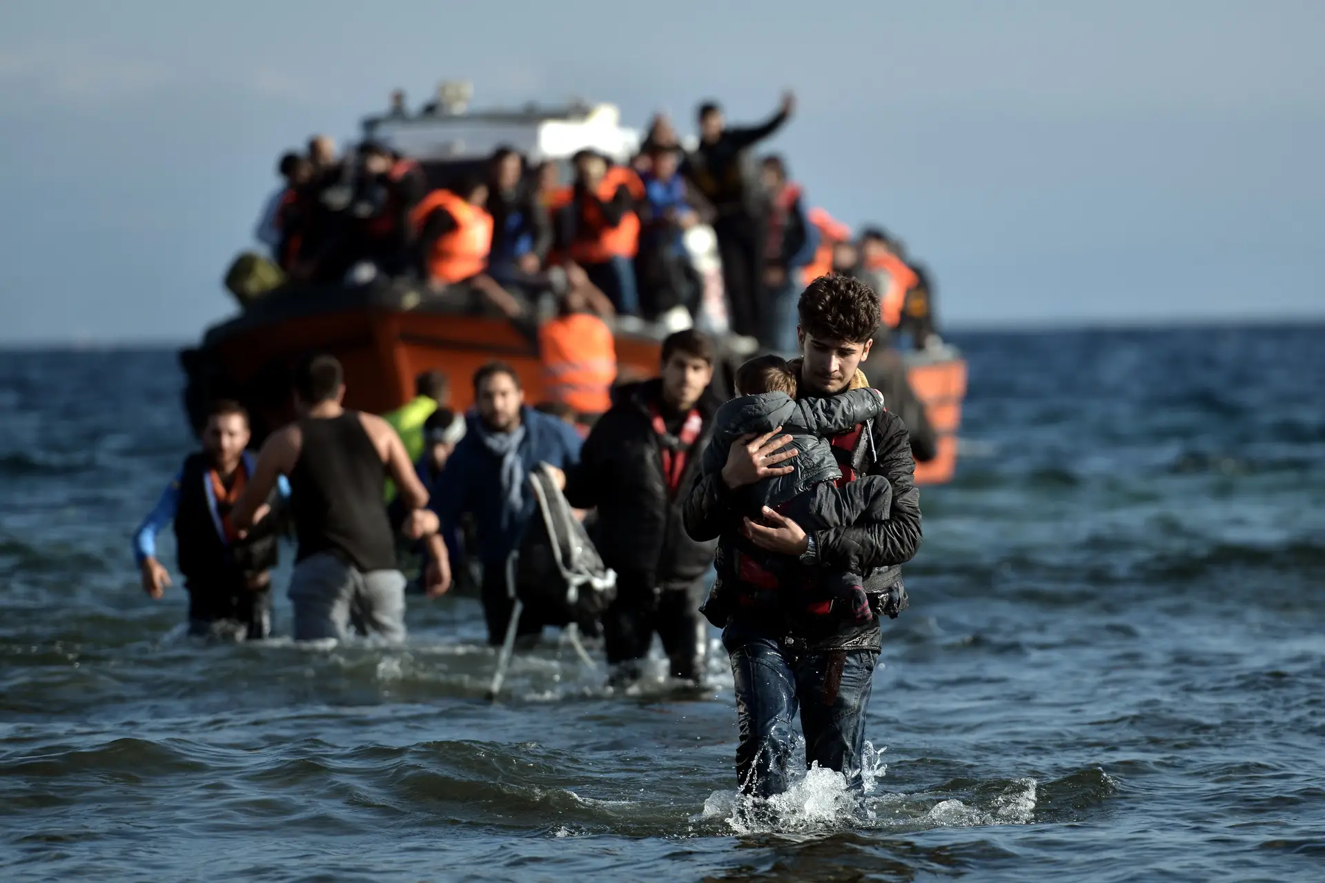 Tribunal europeu recebe 1º caso de sempre em que reenvio forçado de migrante é equiparado a tortura (e dois advogados falam ao Expresso)