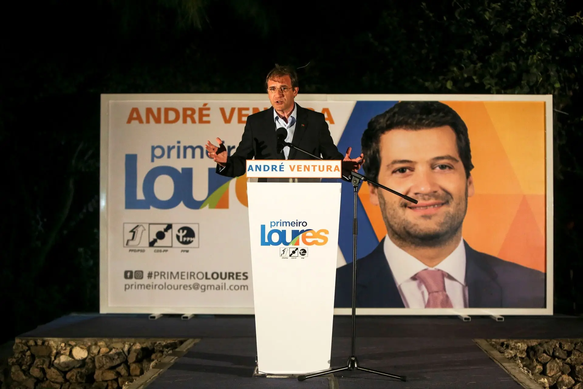 Pedro Passos Coelho discursando na sessão de apresentação oficial da candidatura de André Ventura à Câmara Municipal de Loures, há menos de uma semana