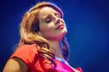 Lana del Rey já não lambe as suas próprias feridas mas continua a olhar demoradamente para elas