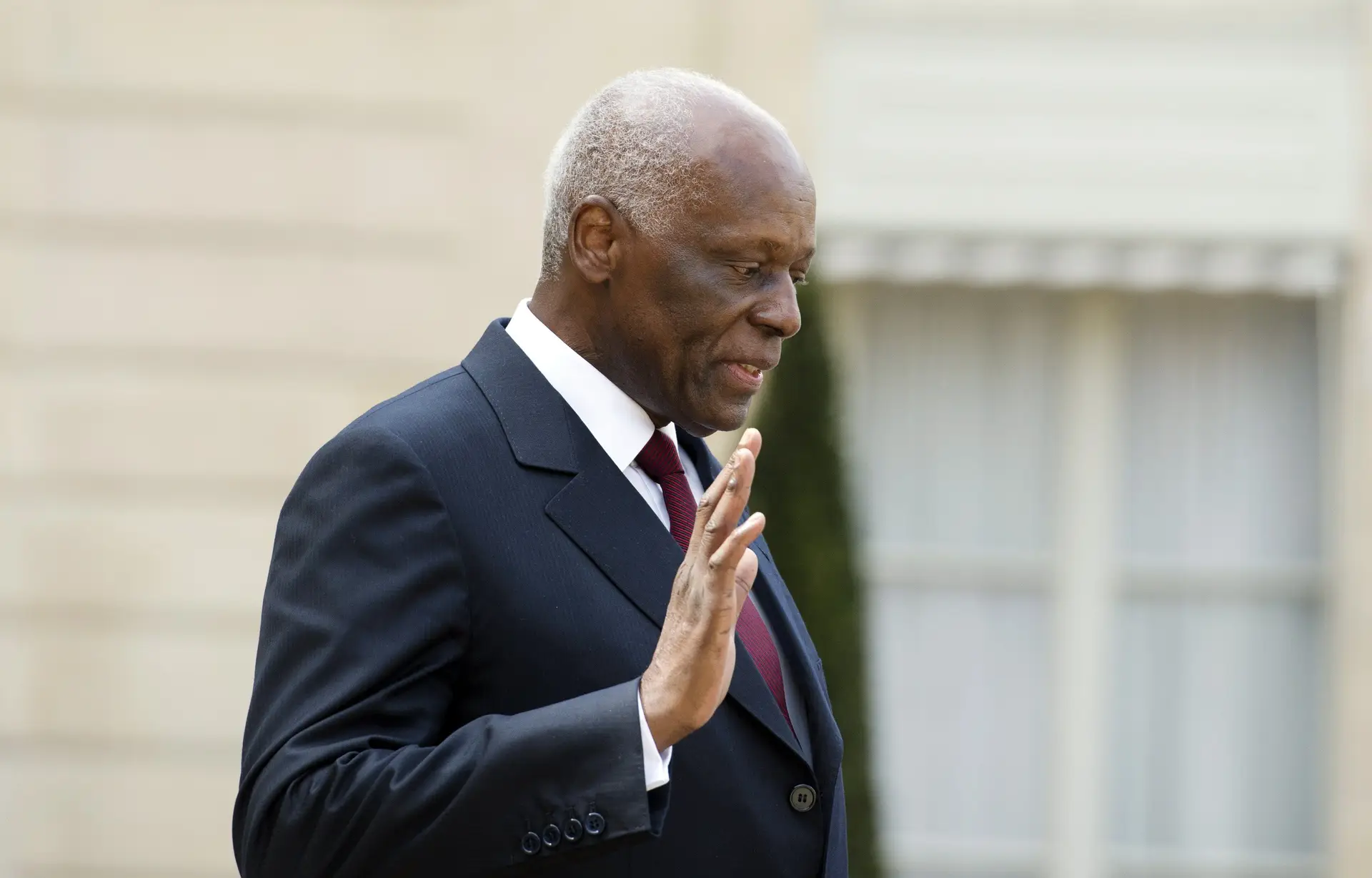 Angola: Ex-ministro diz que lhe esconderam transferência de 500 milhões de dólares para o estrangeiro