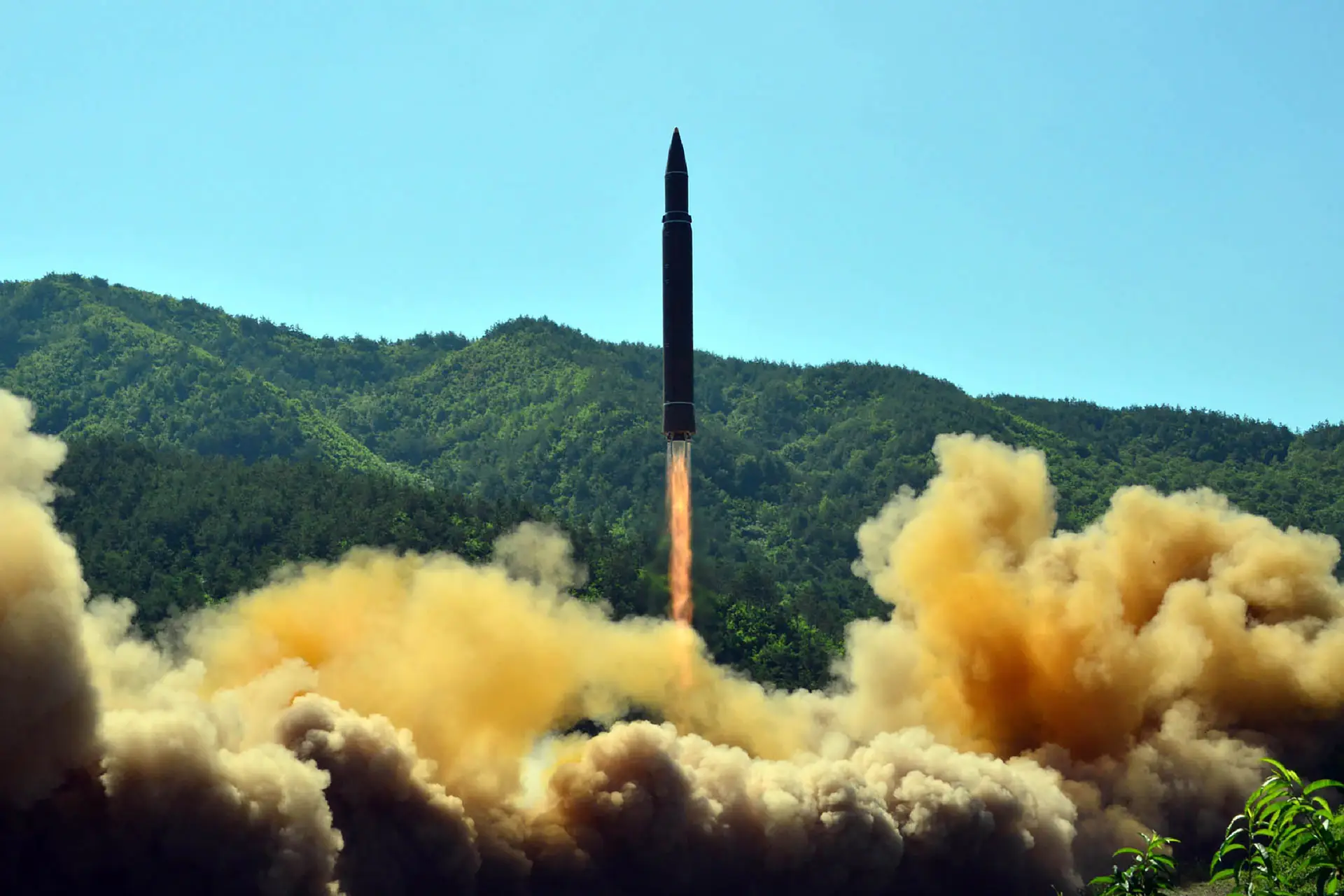 O Hwasong-14, lançado por Pyongyang em junho de 2017