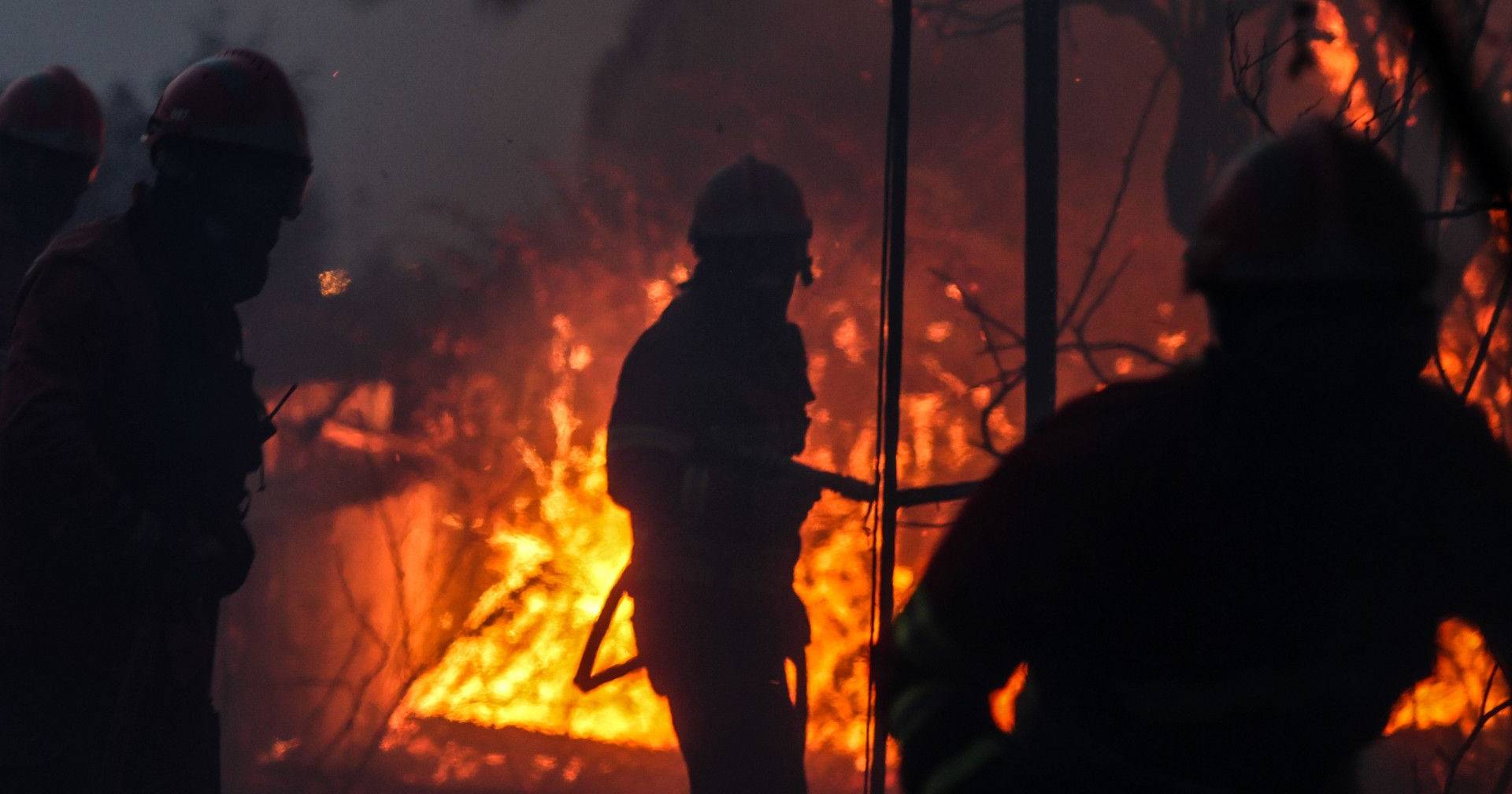 Meios aéreos acionados para fogo no Fundão e há 60 concelhos em risco ...