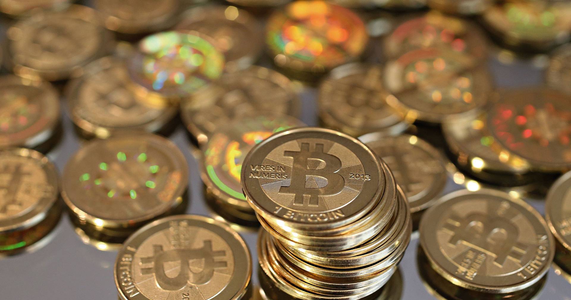 Bitcoin já vale mais de 4000 dólares - Expresso