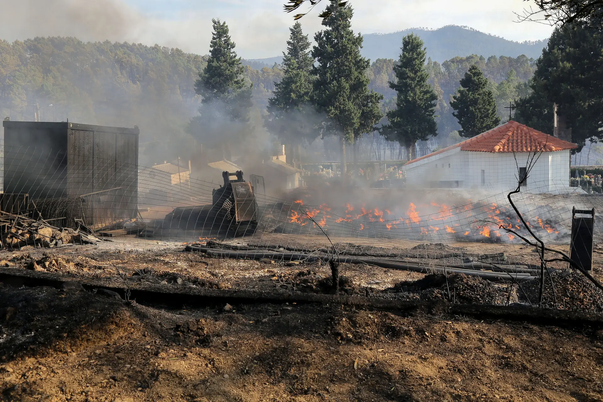 Oito casas destruídas em incêndio de Oleiros, várias aldeias evacuadas