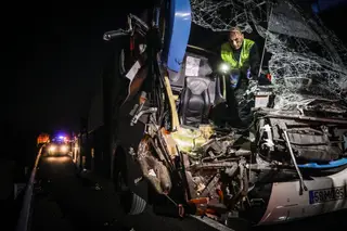Grave acidente na A1 faz um morto e 31 feridos