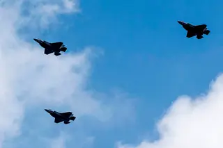 Caças de Israel “atacaram instalação de armas químicas” na Síria