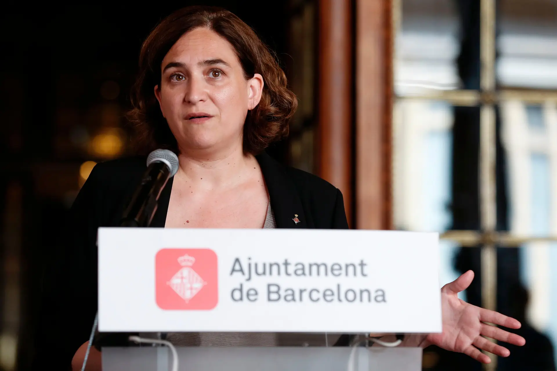 Autarca de Barcelona apela à população para sair às ruas contra o Governo central