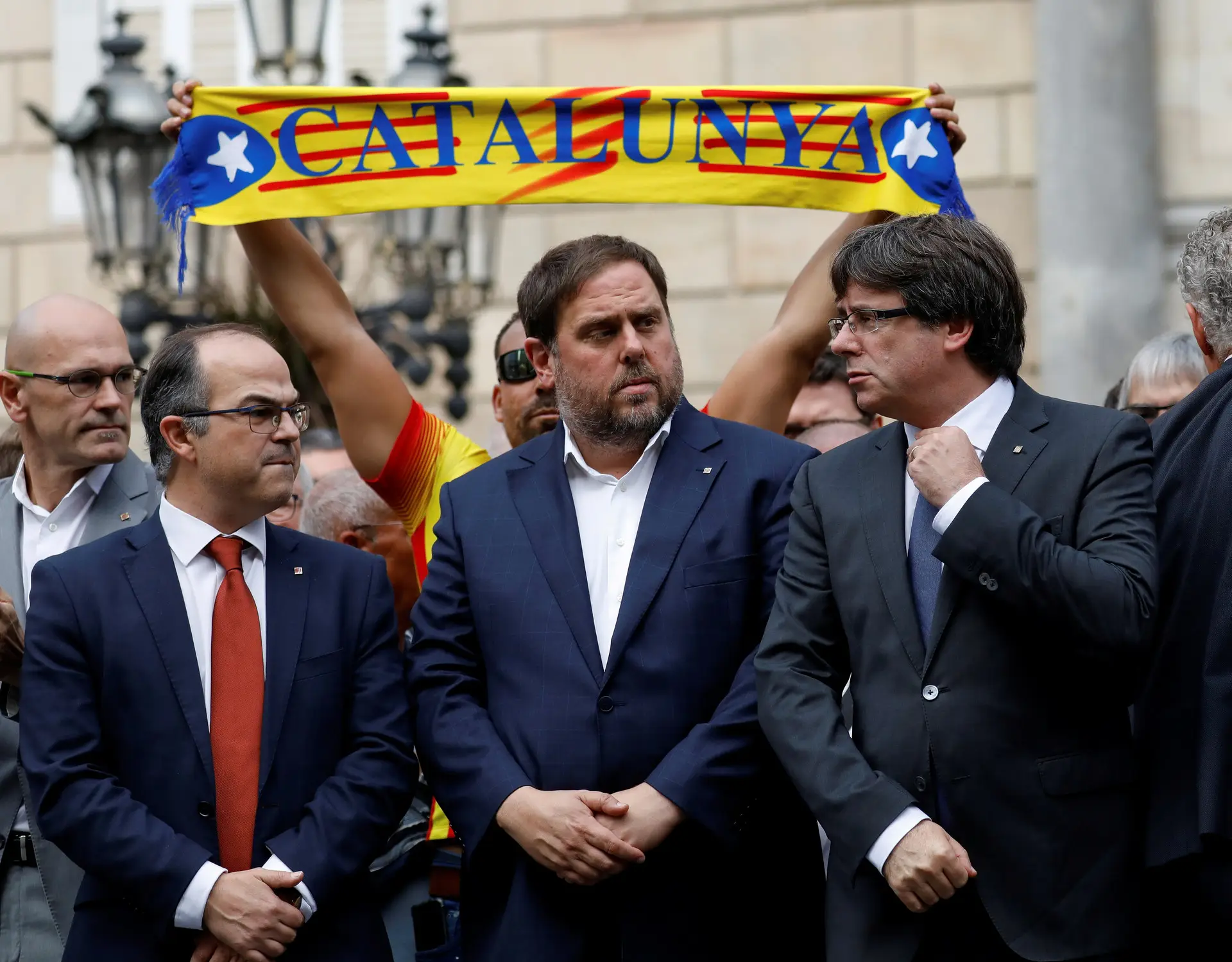 Os dirigentes catalães dão o referendo de ontem por válido 