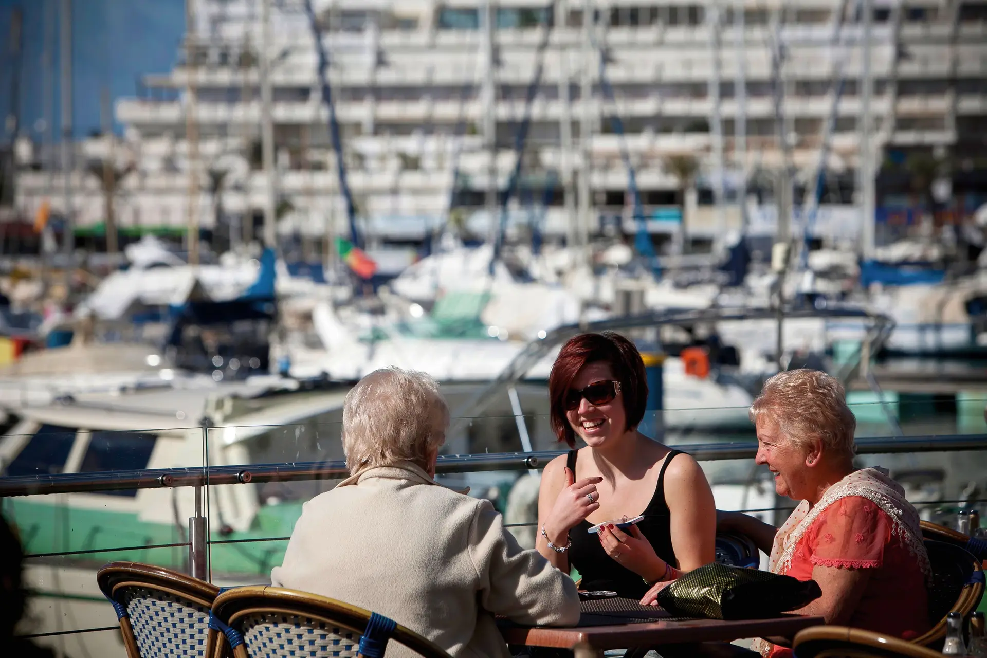 Os turistas estrangeiros com mais de 60 anos  têm maior rendimento disponível para gastar e fazem férias mais longas 