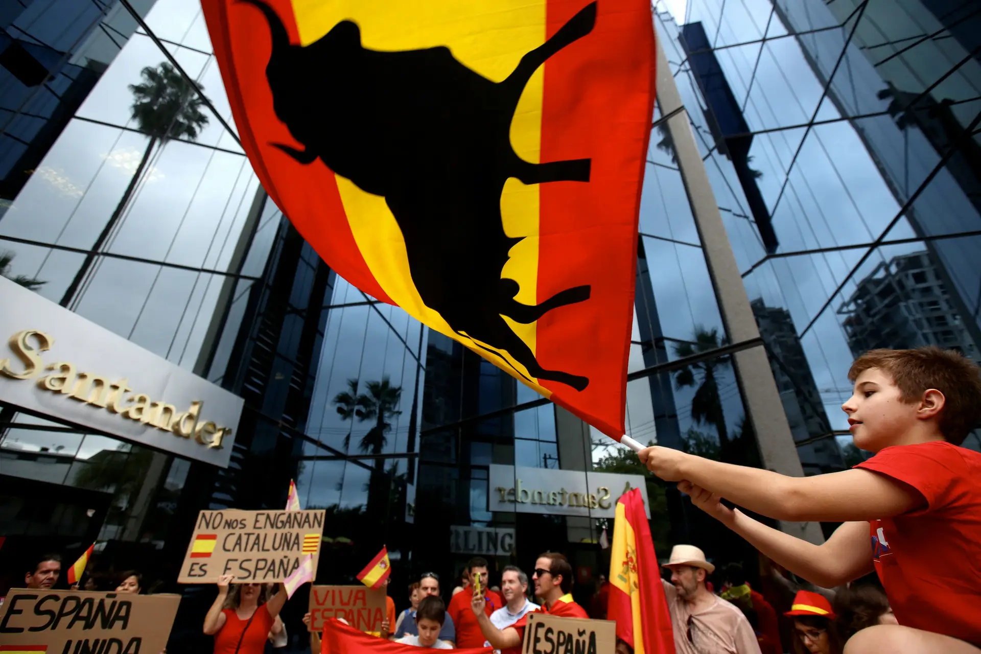 A Catalunha é 19% do PIB de Espanha. A independência levaria à saída da União Europeia e do euro, e desse ponto de vista seria dramático