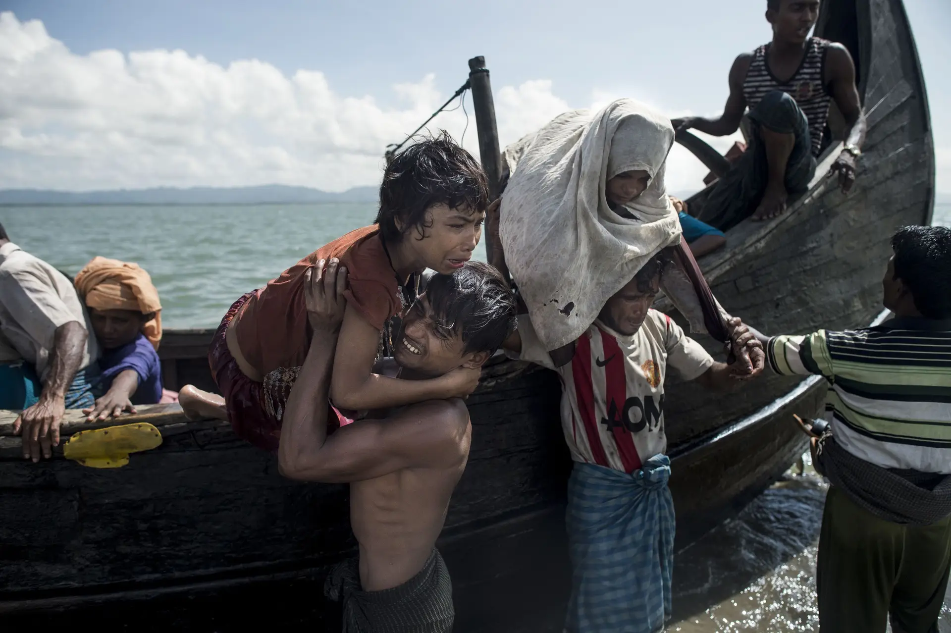 Pelo menos 12 Rohingya, dez deles crianças, morreram afogados em fuga de Myanmar
