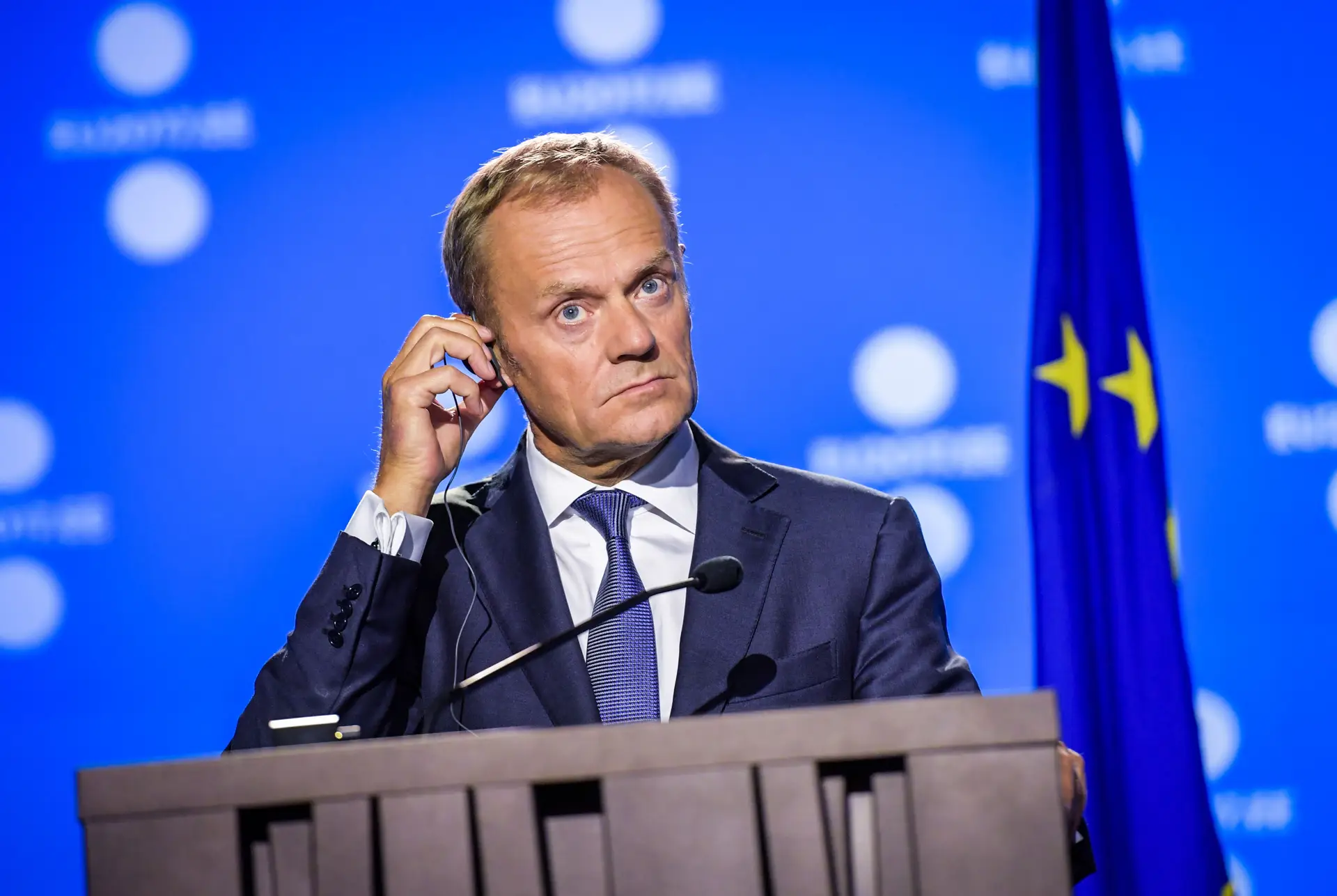 Tusk anuncia que 14 países da UE também vão expulsar diplomatas russos