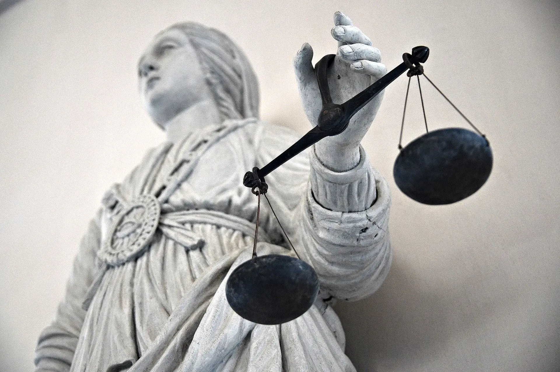 E-toupeira. “Ser-se investigado, esmagado e humilhado gera uma revolta e uma raiva inexplicáveis”