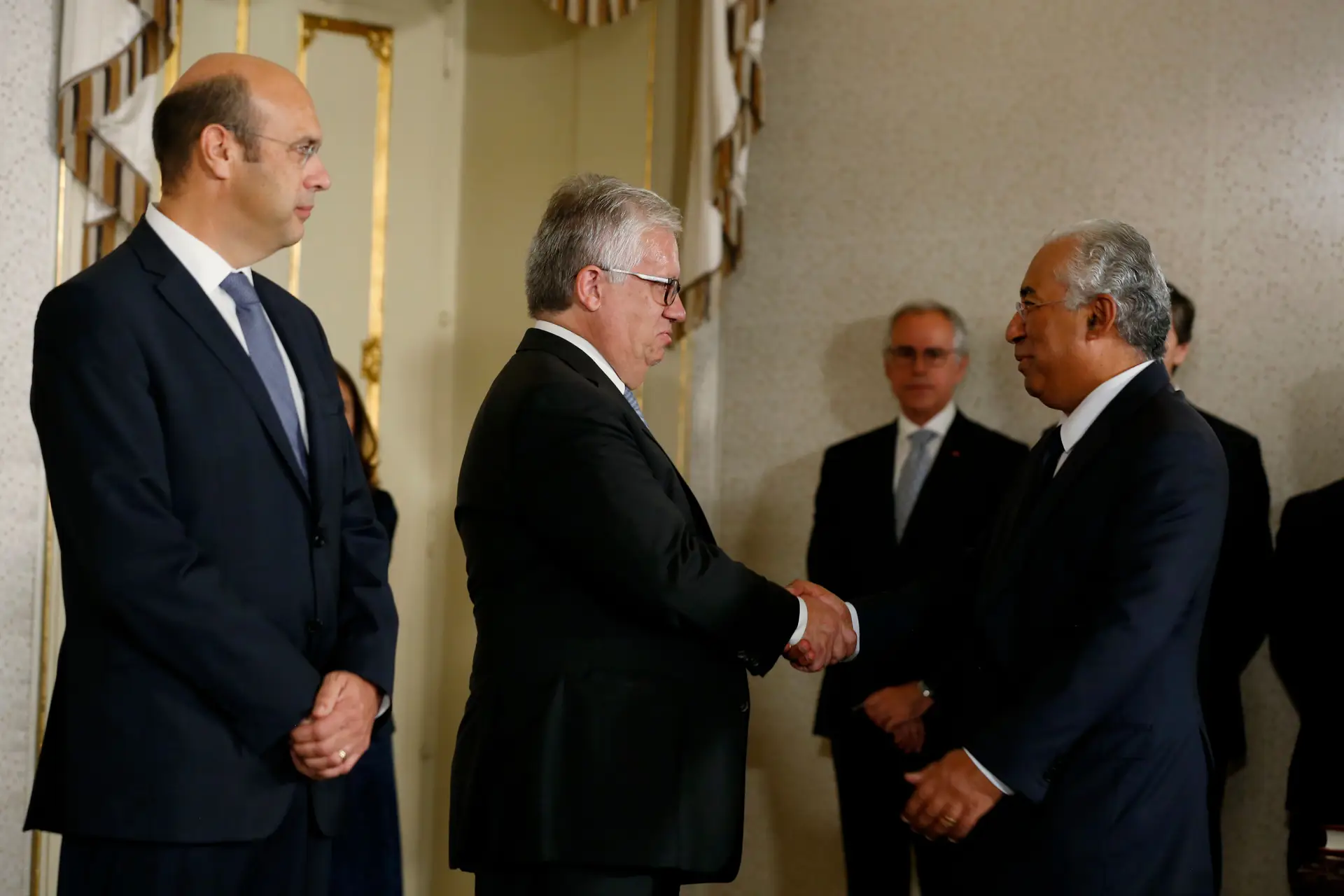 António Costa e dois amigos de longa data. Eduardo Cabrita, que sai de ministro Adjunto para MAI e Pedro Siza Vieira que deixa a advocacia para um Gabinete na Gomes Teixeira, agora deixado vago por Eduardo Cabrita