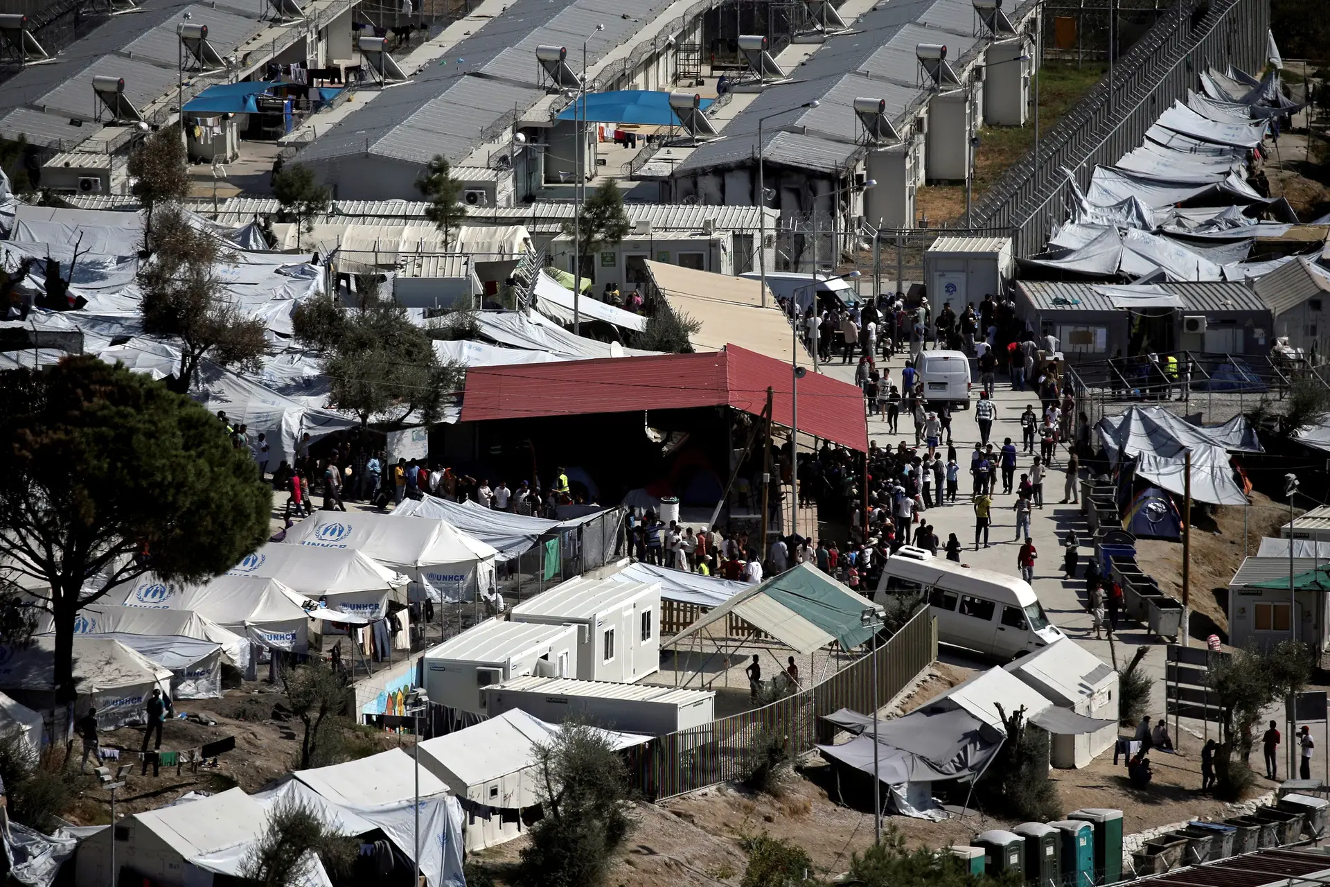 ONGs denunciam falta de condições e exigem transferência de refugiados das ilhas gregas