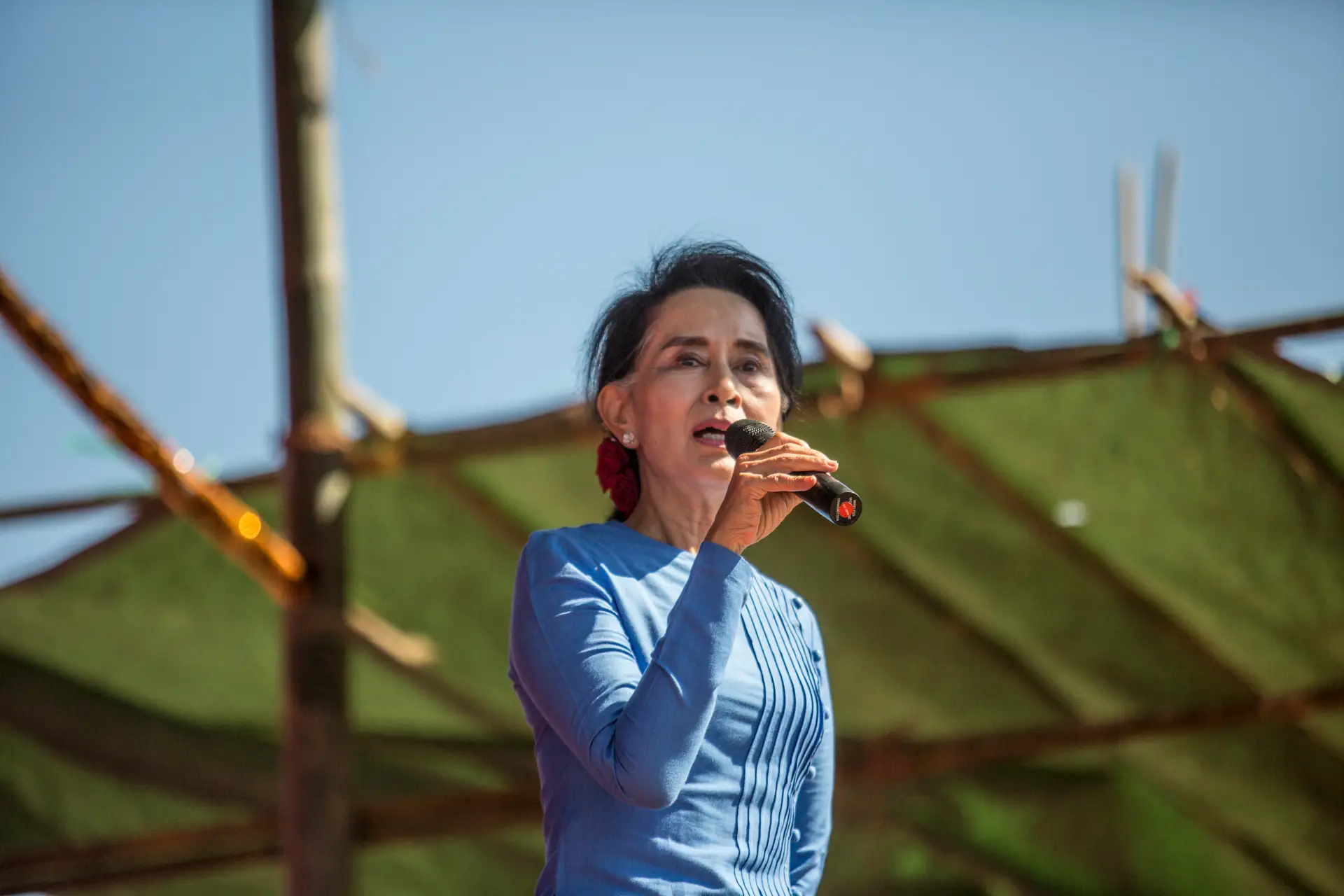 Suu Kyi visitou Rakhine pela última vez no final de 2015 durante a campanha para as primeiras eleições livres de Myanmar em mais de 50 anos