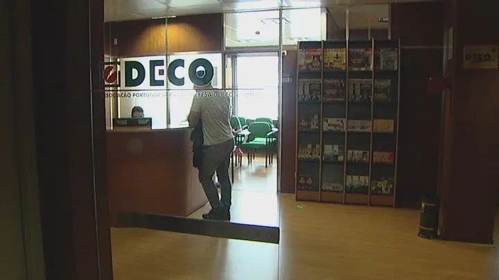 Deco estuda ação coletiva contra os bancos