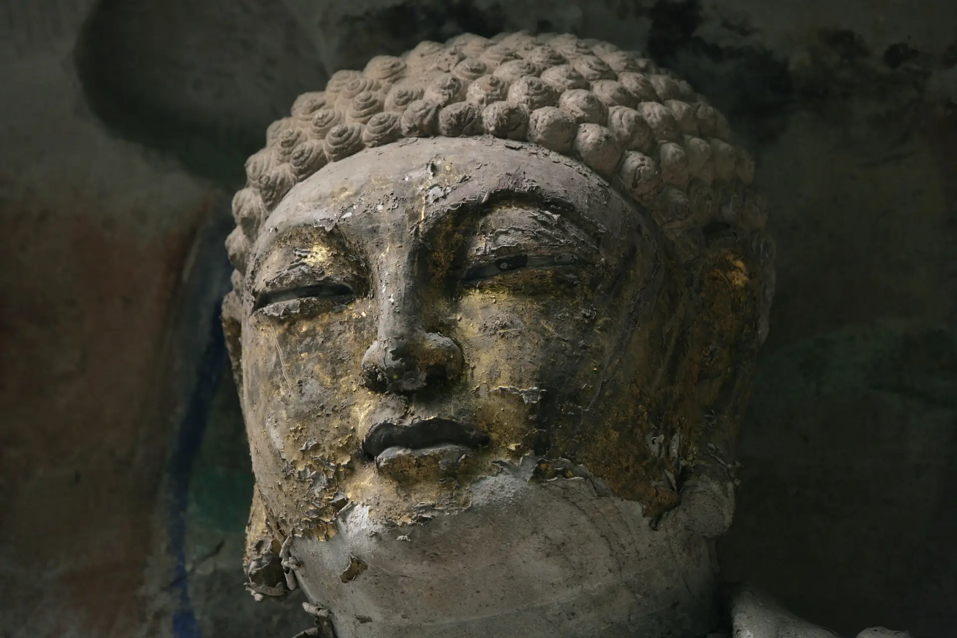 O príncipe Siddhartha Gautama (na imagem representado numa escultura em pedra localizada em Chongqing, China) terá vivido por volta dos anos 566 e 486 A.C. 
