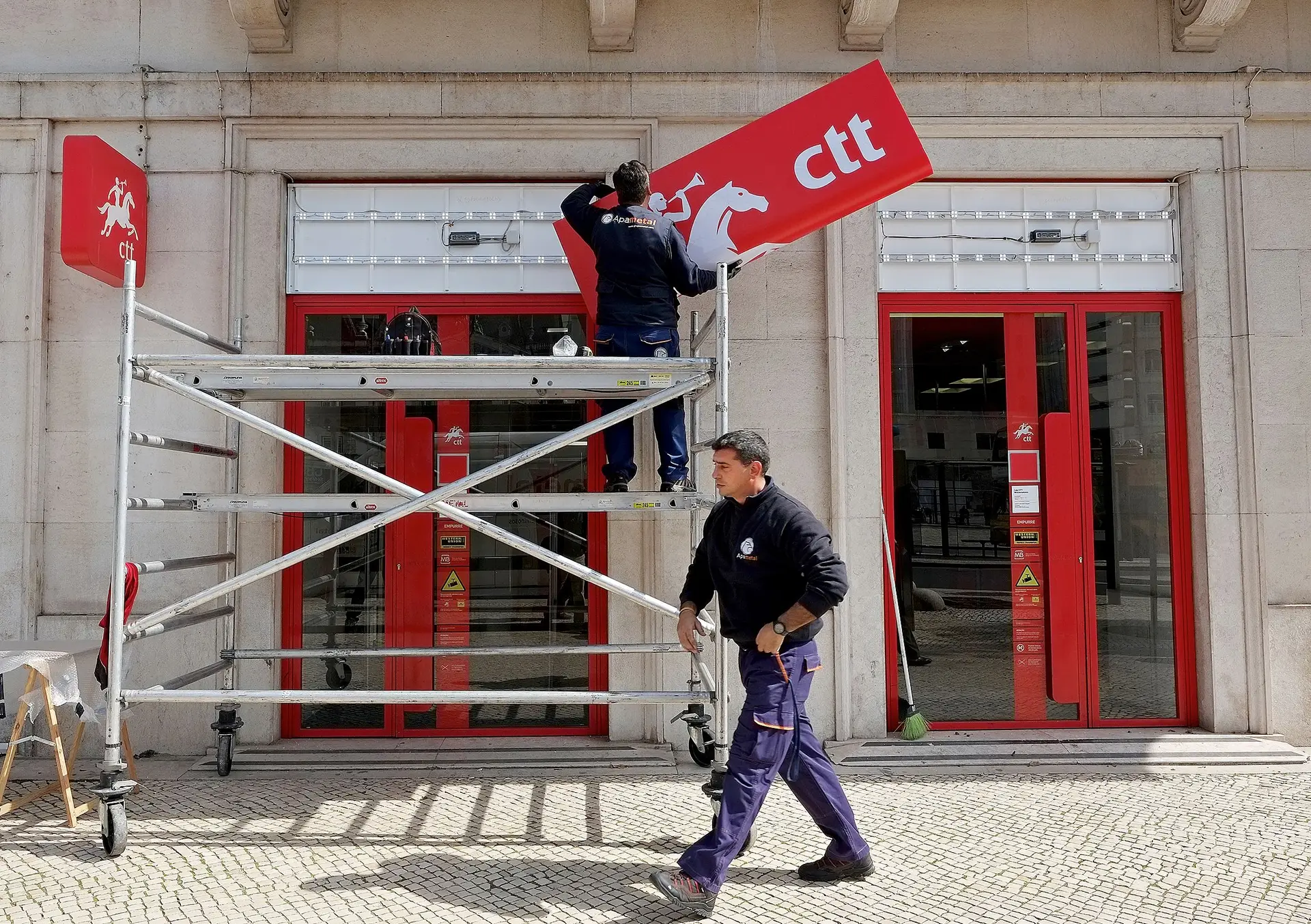 Depois da grande estreia em Bolsa, momentos de amargura: os negócios dos CTT estão sob ameaça