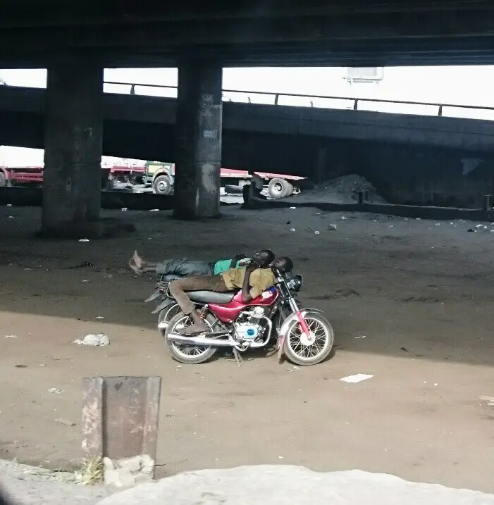 Em Lagos, esta é uma das formas de dormir