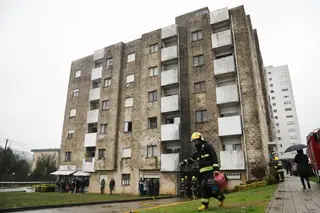Incêndio em Valongo obriga 49 famílias a mudar de casa temporariamente