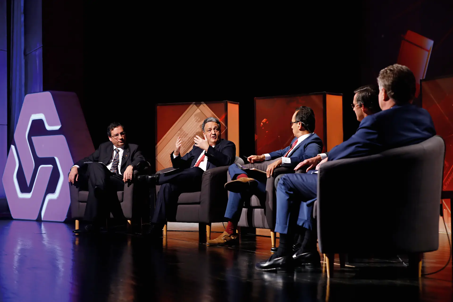 Pedro Carreira (Continental Mabor), Paulo Macedo (CGD), Pedro Rocha e Melo (Brisa) e Guy Villax (Hovione) discutiram, sob a moderação de Ricardo Costa, os desafios das empresas para 2018