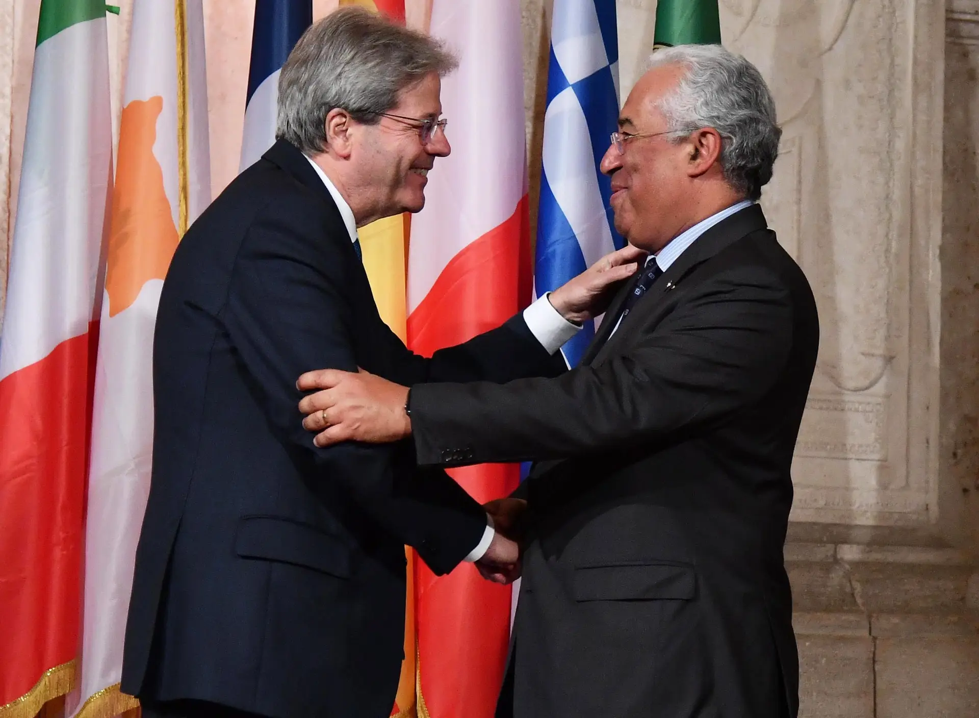 Comissário Paolo Gentiloni desvaloriza efeitos da crise política na economia portuguesa e afasta impacto no investimento
