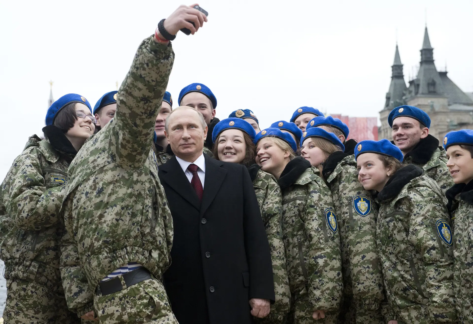 Kremlin vai oferecer iPhones para melhores selfies durante a votação nas presidenciais