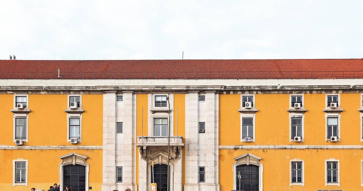 Finanças devolvem €200 milhões em impostos aos bancos