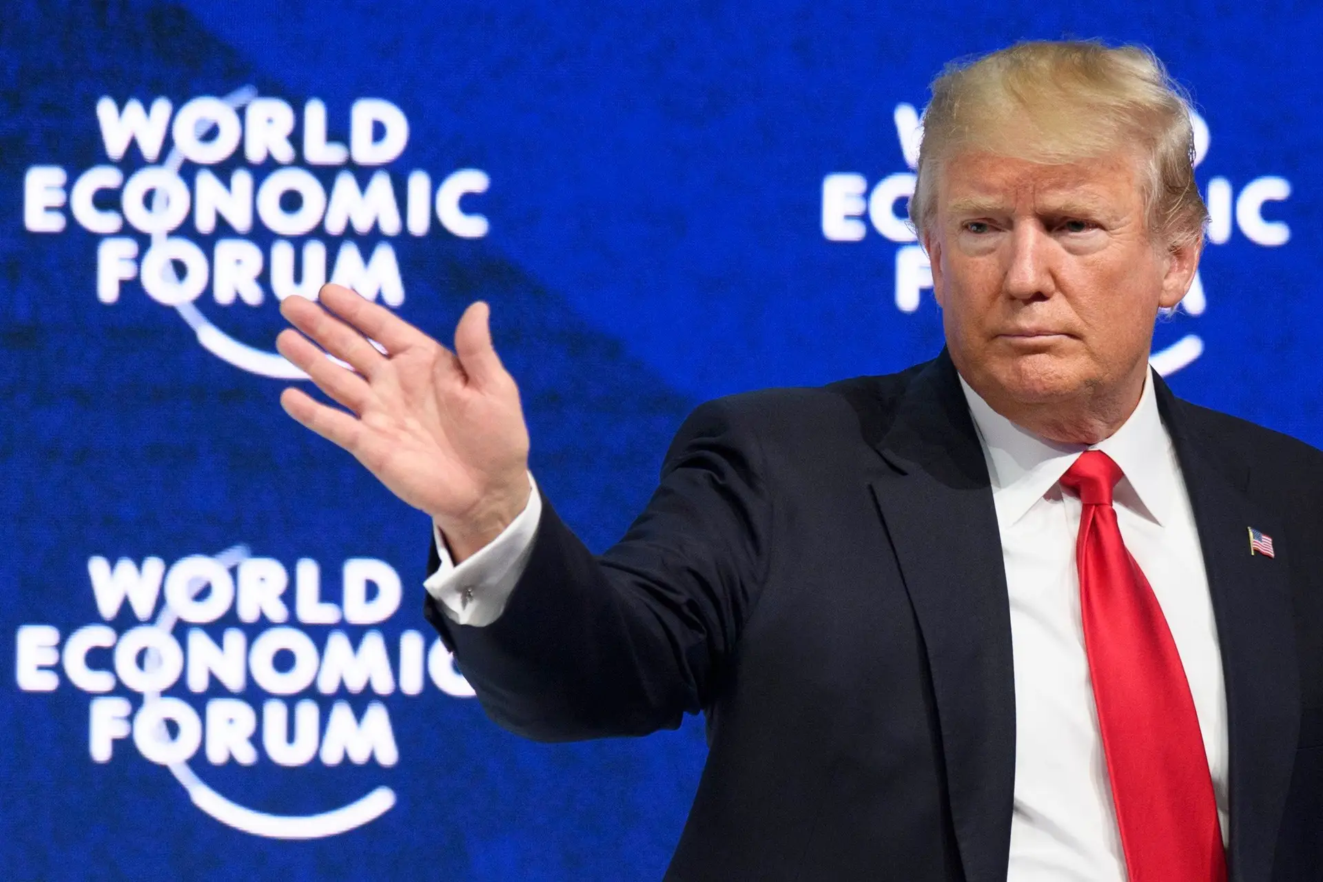 Davos: Trump assobiado após ataque contra a imprensa