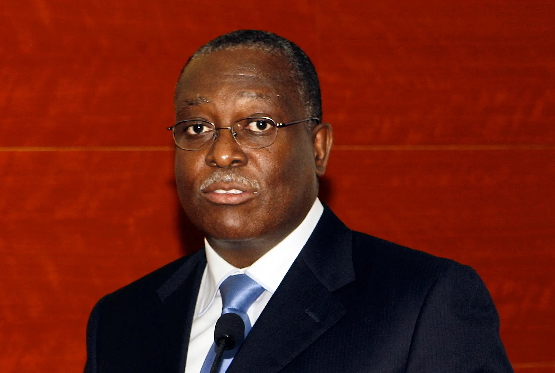 Ex-vice-Presidente angolano Manuel Vicente acusado de ter ganho com negócios de generais