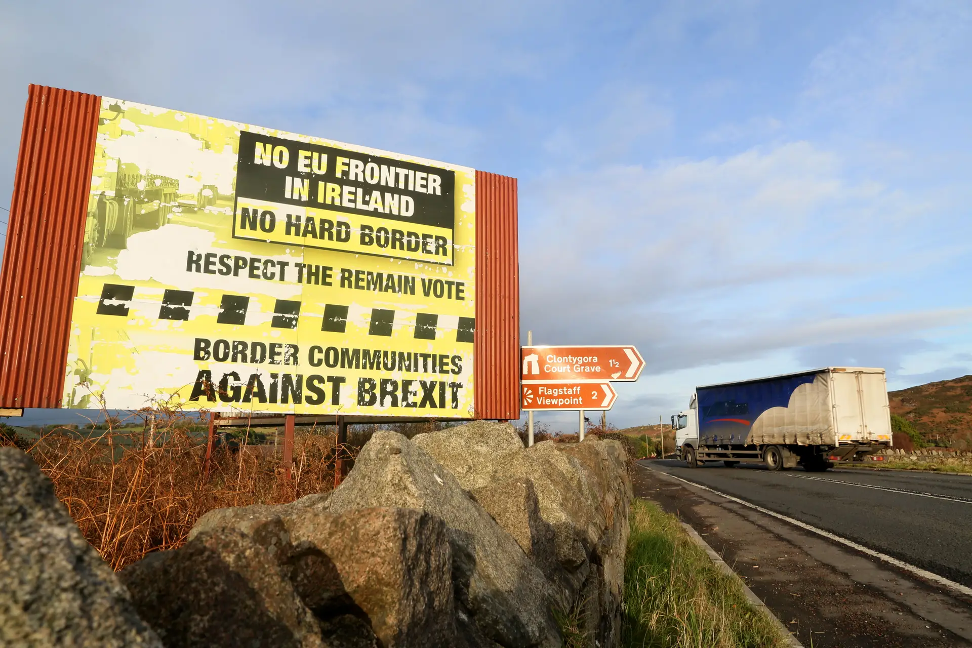 Bruxelas prepara-se para divulgar primeira versão do Tratado do Brexit