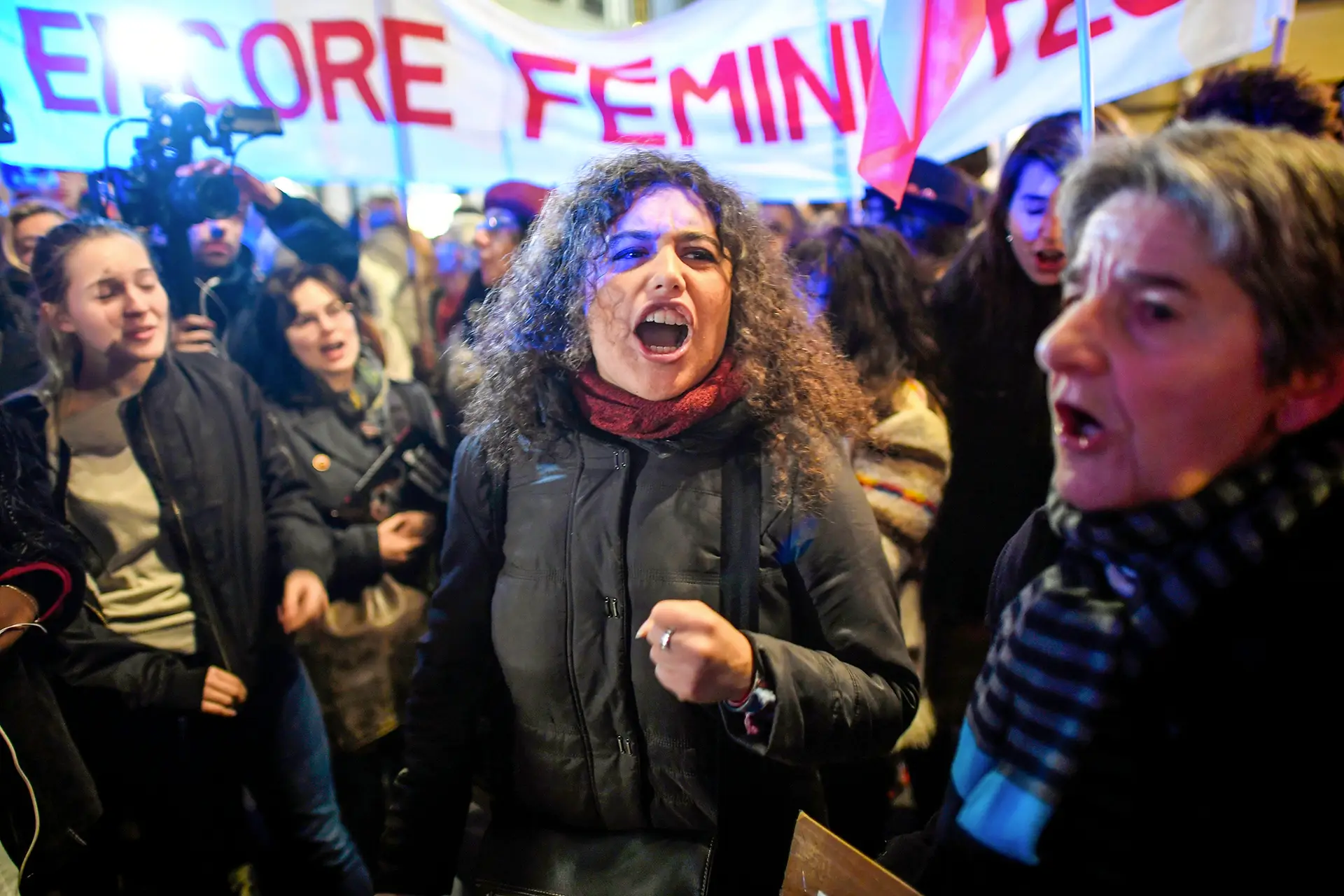 Uma das manifestações do fim do ano passado em França exigindo o estabelecimento de uma idade mínima para o consentimento sexual