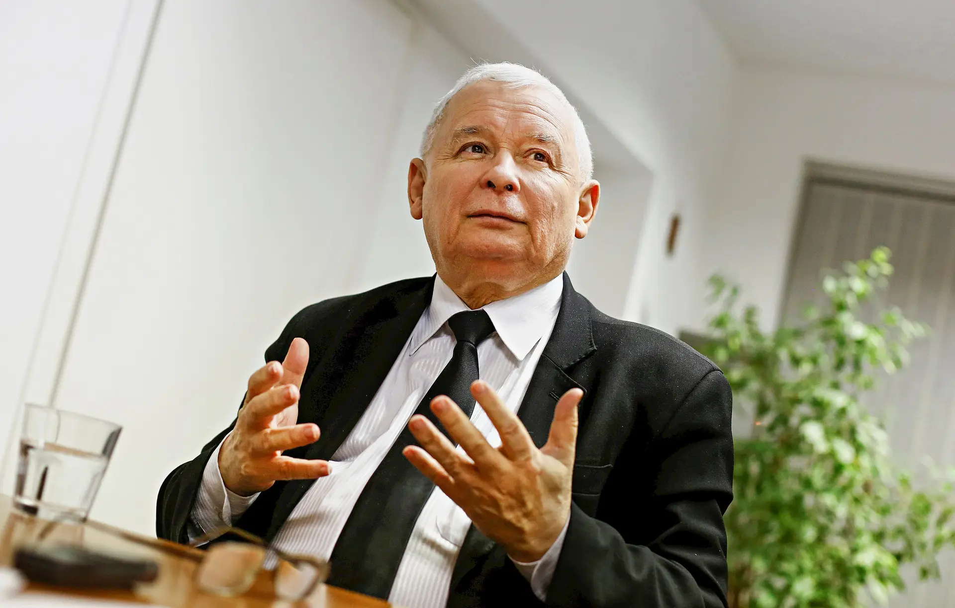 Mesmo sem governar, quem manda é Jaroslaw Kaczynski