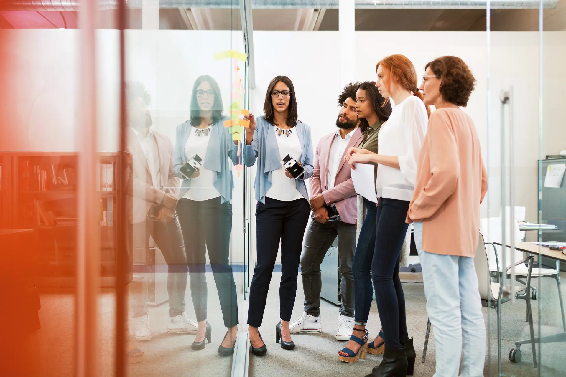 Só 15% das grandes empresas nacionais têm lideranças femininas e a desigualdade salarial entre homens e mulheres, nos cargos de topo, mantém-se