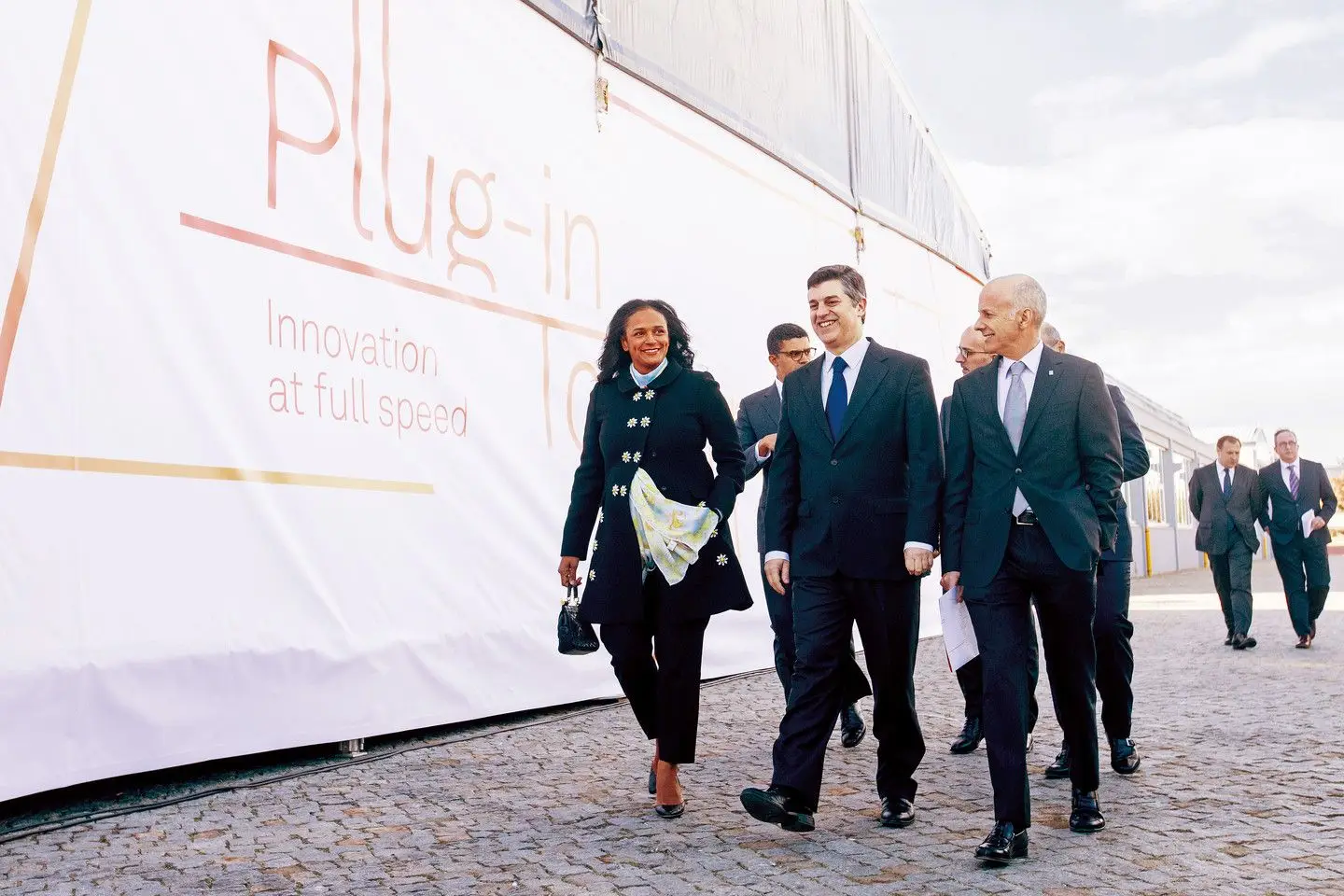Isabel dos Santos na inauguração da nova unidade fabril da Efacec na Maia, acompanhada pelo então ministro da Economia, Caldeira Cabal, e por Ângelo Ramalho