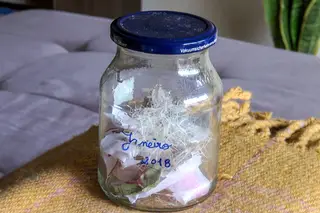 Acha que o lixo que a sua família produz num ano cabe todo num frasco de 1 litro?