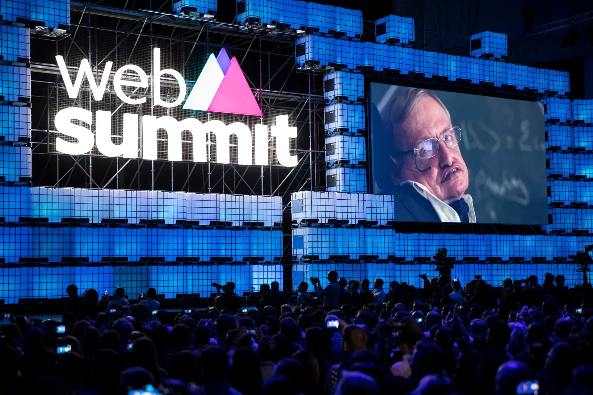 Stephen Hawking a falar na abertura da Web Summit 2017 