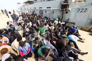 Líbia à procura de 205 suspeitos de tráfico de refugiados e migrantes para a Europa